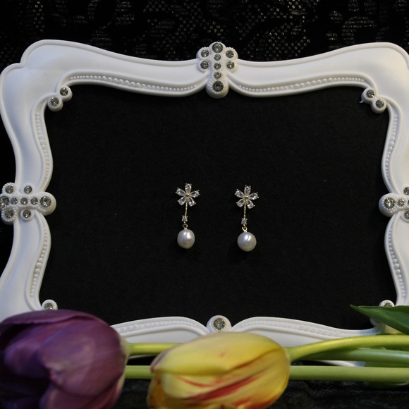 Freshwater Pearl Drop Earrings - Picture 1 of 2